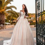Bohēmiskas, kuplas kāzu kleitas 2020