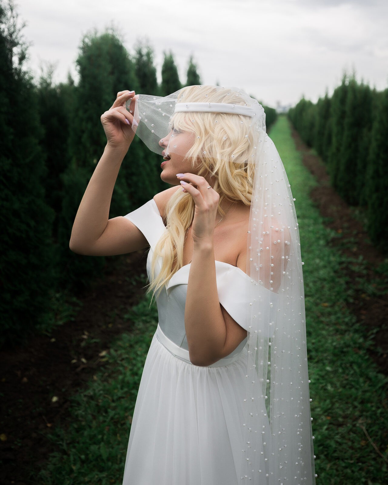 Atlasa kāzu kleitas